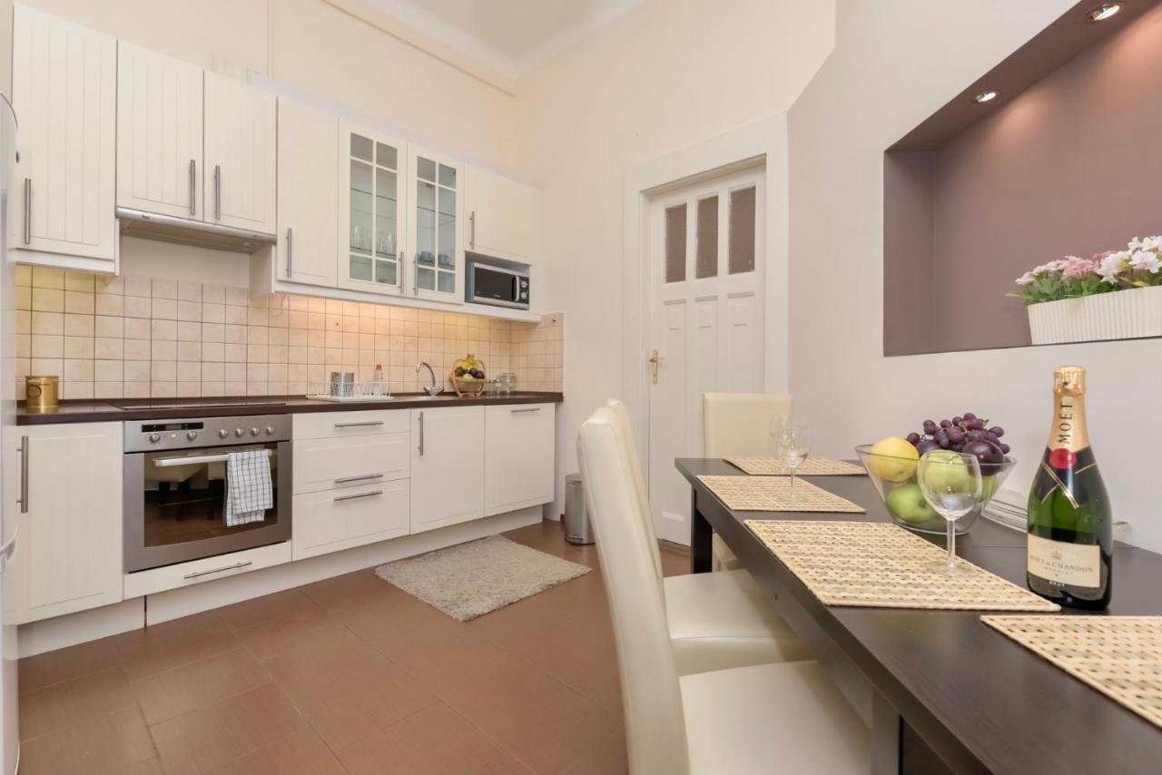 Corvina Apartment Budapest With Free Private Parking Exteriör bild