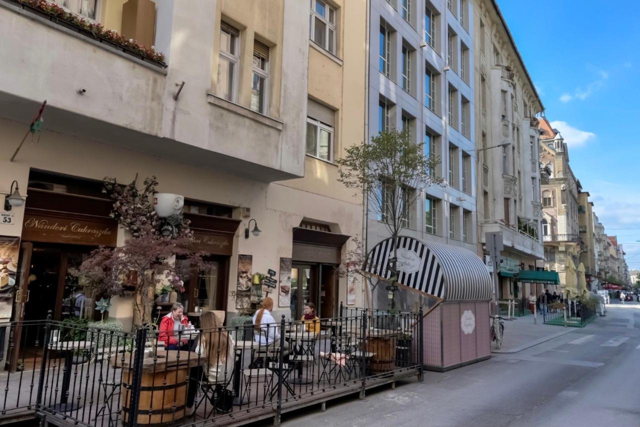 Corvina Apartment Budapest With Free Private Parking Exteriör bild